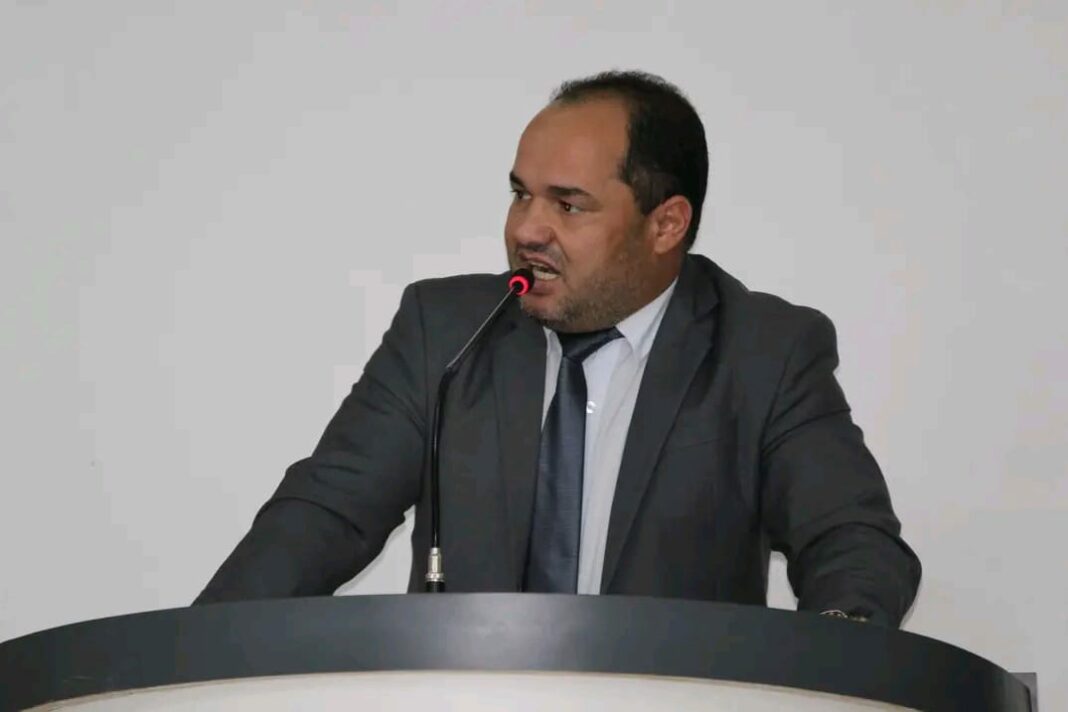 Sem diálogo com o prefeito, Macedo solicita travar pautas na Câmara até resolver greve da educação