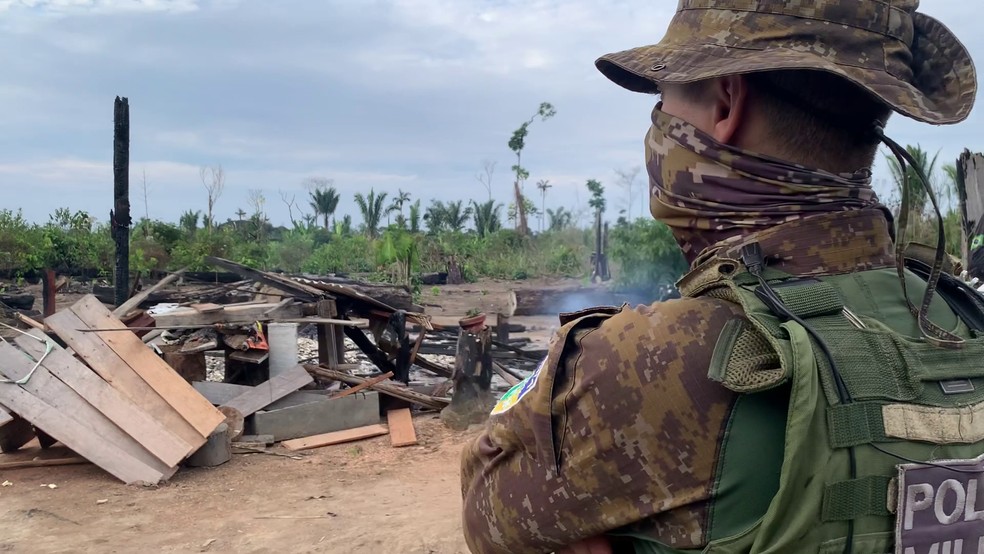 Operação destruiu acampamentos construídos no Parque Guajará-Mirim — Foto: Rede Amazônica