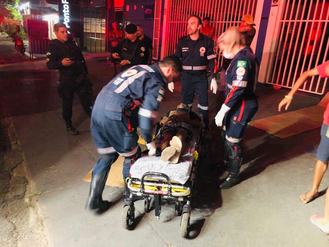 Enciumado, ex-presidiário esfaqueia namorada travesti em RO