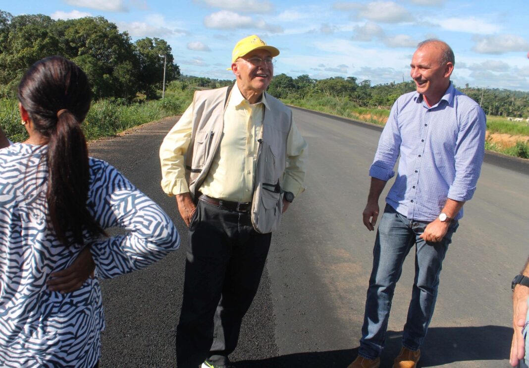 Deputado Ezequiel Neiva destaca parceria com o senador Confúcio Moura para obras de asfaltamento em Cerejeiras