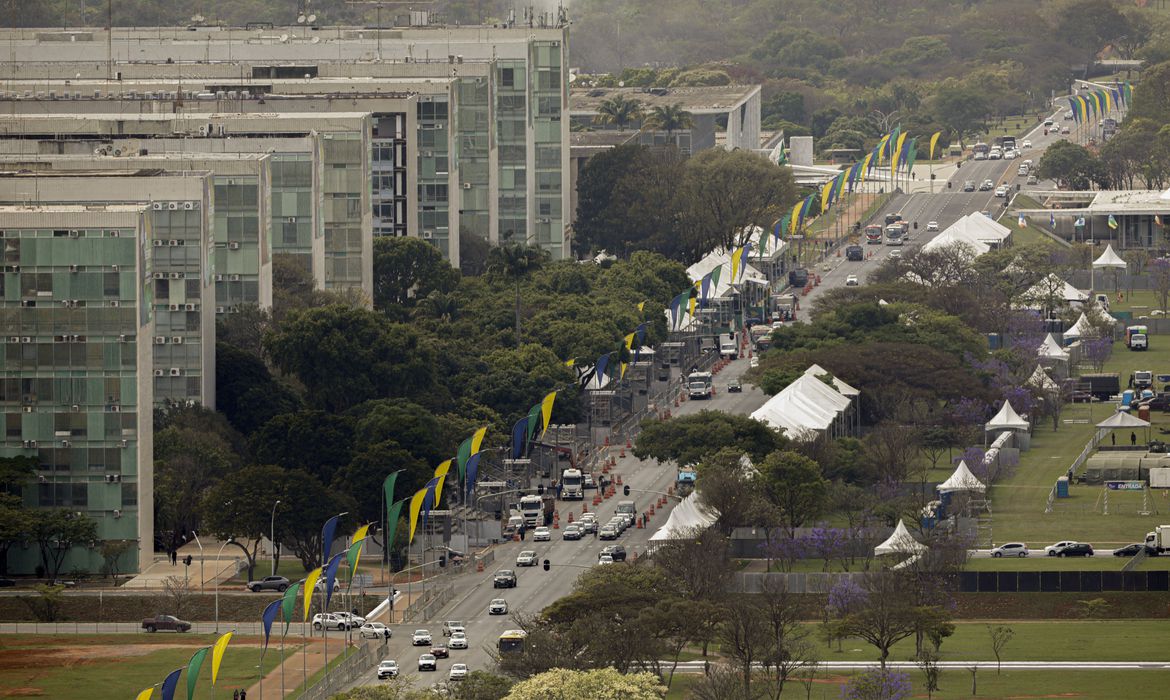 Brasília (DF) - 05/09/2023 - Vista da Esplanada dos Ministérios preparada para receber o desfile de 7 de setembro Foto: Joédson Alves/Agência Brasil