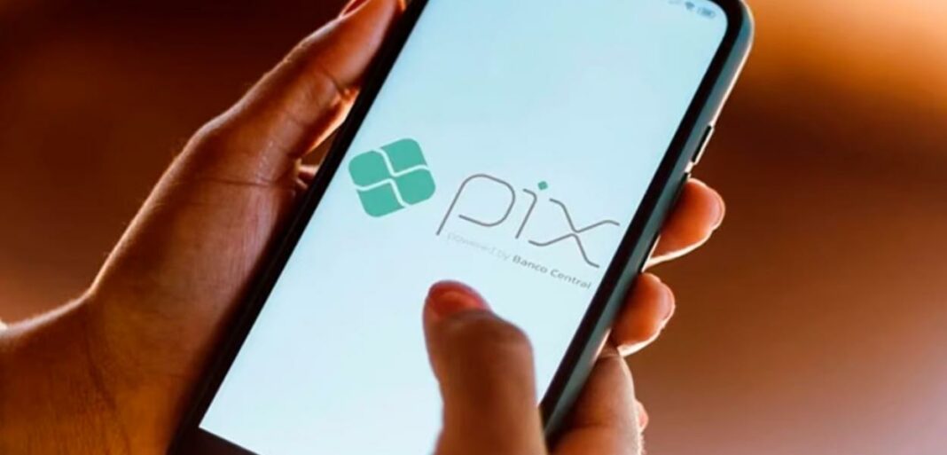 Pagamentos via Pix e cartão de crédito serão monitorados a partir de janeiro