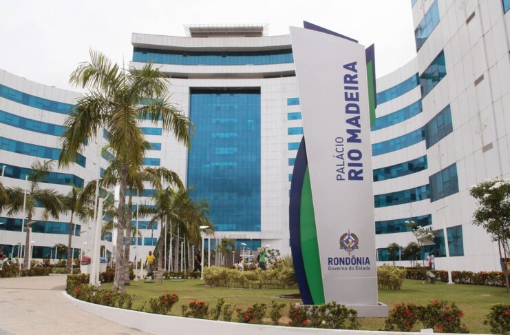 Governador exonera secretários da Saúde e da Educação em RO