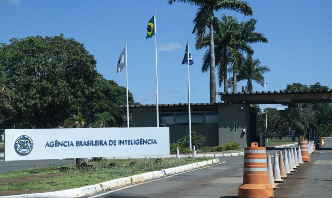 Governo demite servidores federais