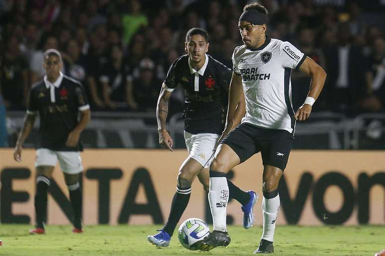 Vasco e Botafogo mediram forças na noite desta segunda-feira, em São Januário –  