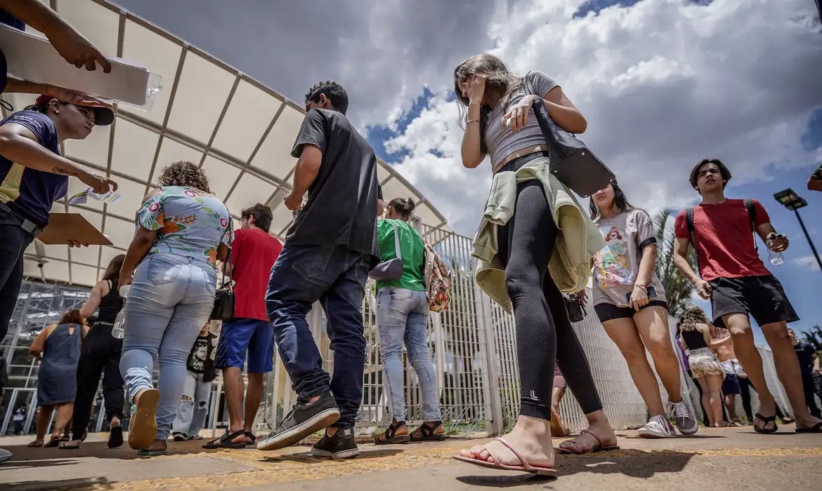 Gabarito e cadernos de questões do Enem serão divulgados nesta terça 