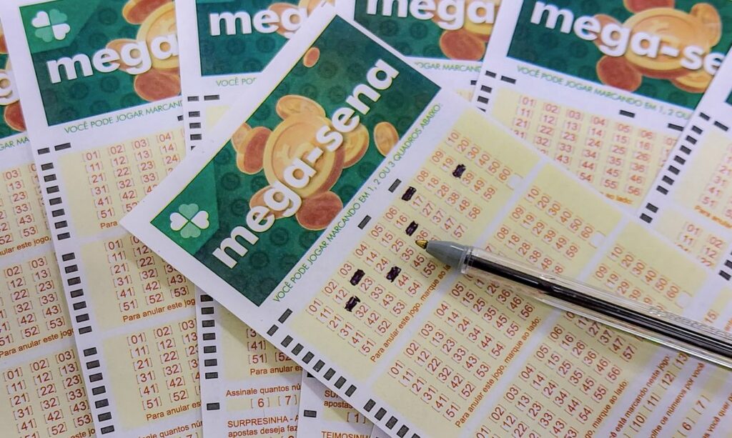 Mega-Sena pode pagar R$ 100 milhões neste domingo
