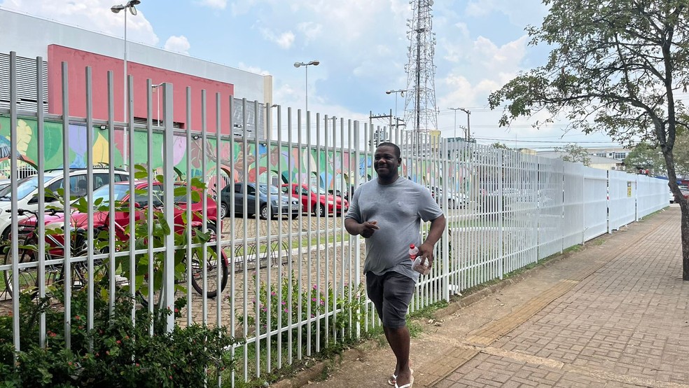 Candidato chegam faltando um minuto para o fechamento dos portões em Porto Velho (RO) — Foto: Emily Costa/G1 RO