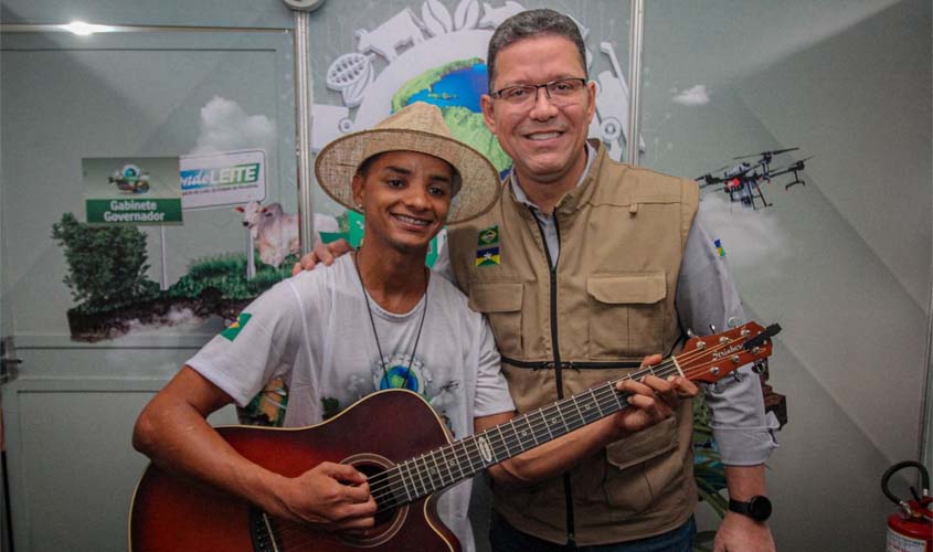 Cantor rondoniense é covardemente agredido em Balneário Camboriú