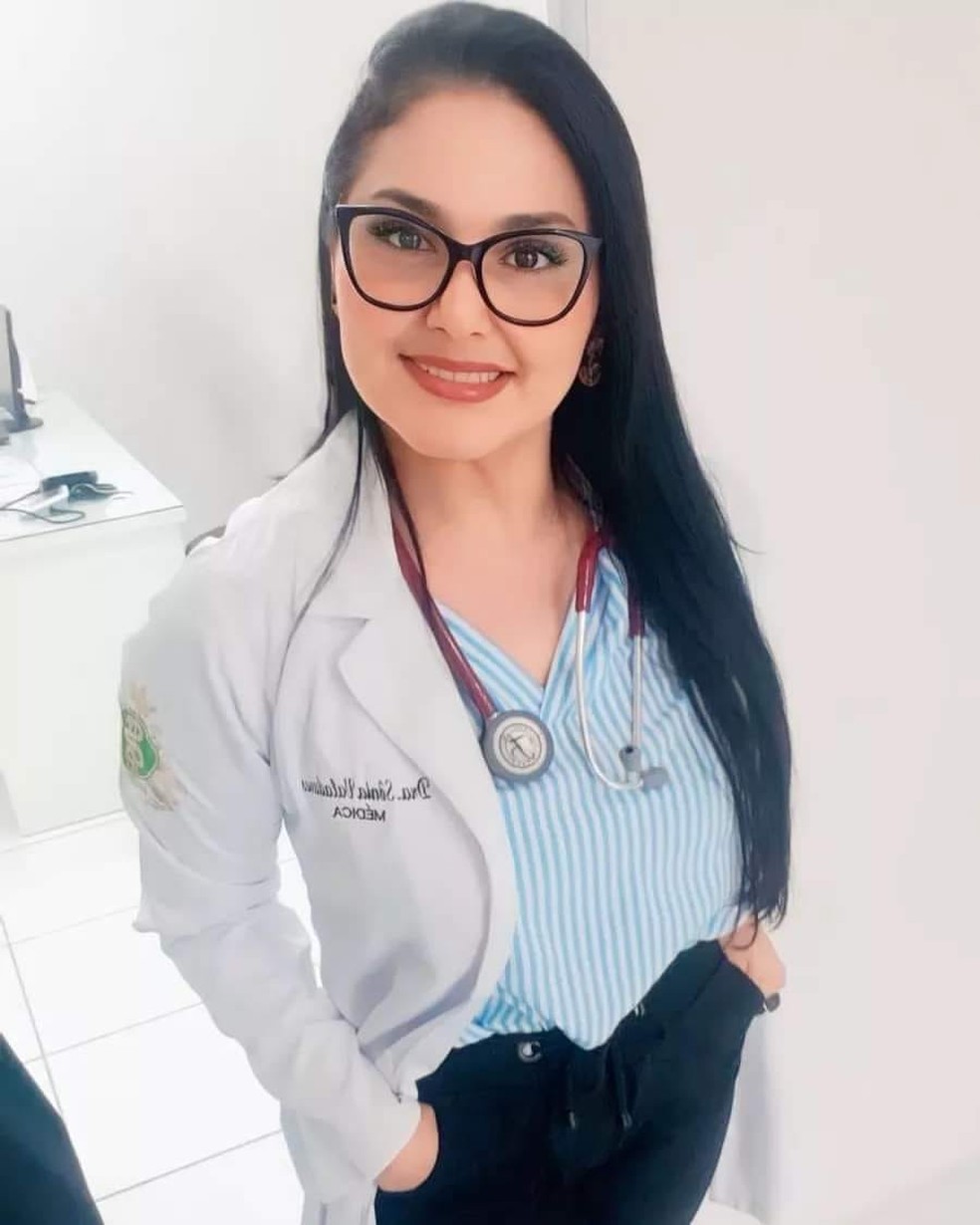 Médica Sônia Valadares dos Santos morreu após carro cair em rio com sua família — Foto: Reprodução