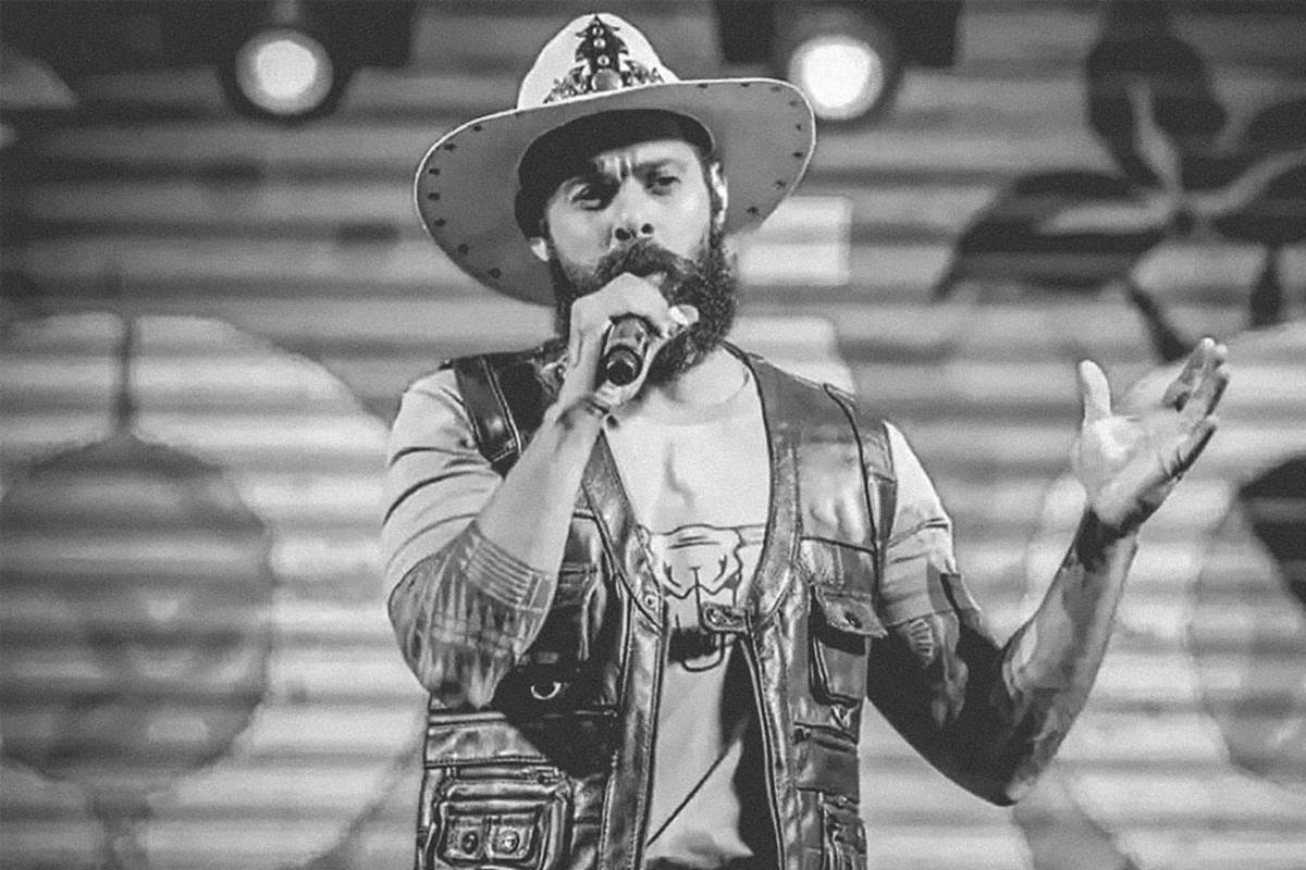 Foto colorida do cantor João Carreiro - Metrópoles