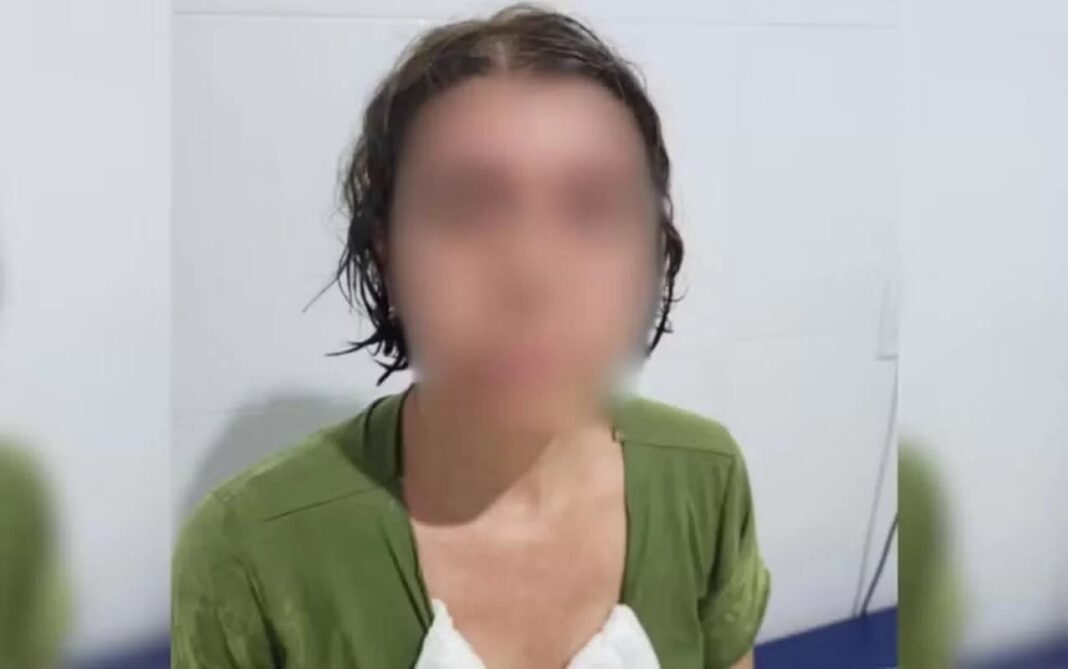 Mulher pede divórcio e é atingida com água quente pelo marido