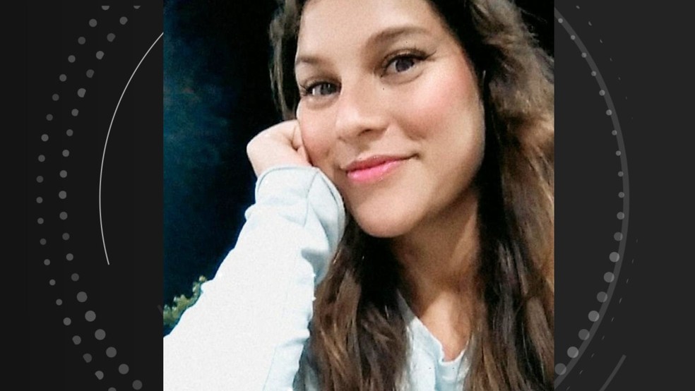 A mulher estava grávida de oito meses e deixa um filho pequeno — Foto: Reprodução/Redes sociais