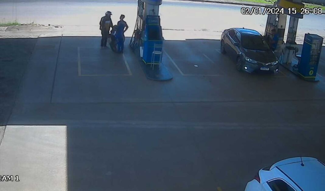 Criminosos assaltam postos de combustíveis e levam cerca de R$ 1.200,00