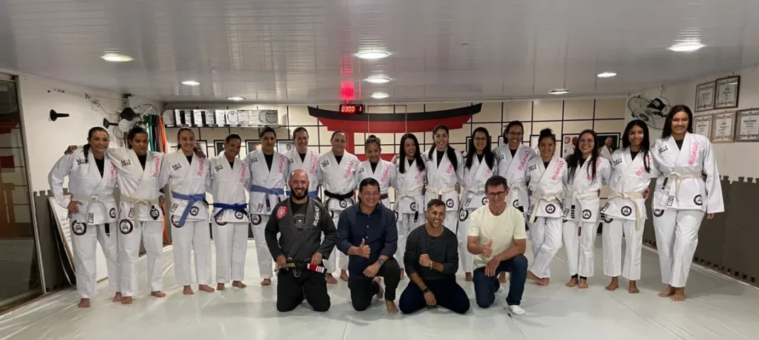 Jiu-Jitsu: participantes do “Reaja Mulher” recebem kimonos do Conselho de Assistência Social em Vilhena