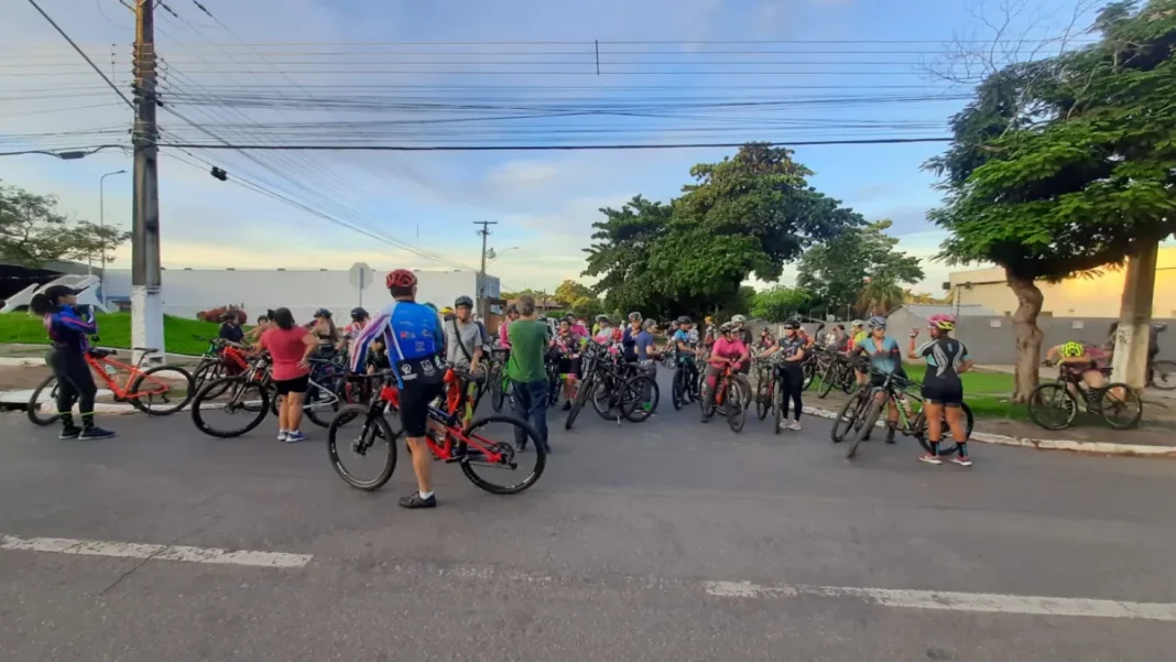 Com passeio, café da manhã e brindes, ciclistas de Ji-Paraná prestam homenagem às mulheres