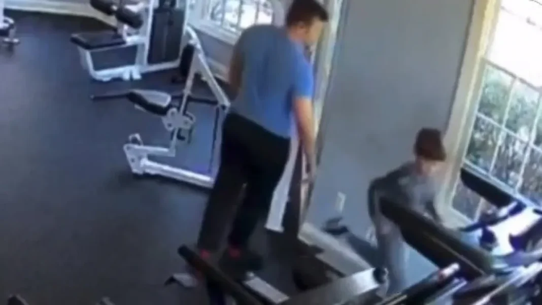 Criança morre após ser forçada a correr em esteira pelo pai