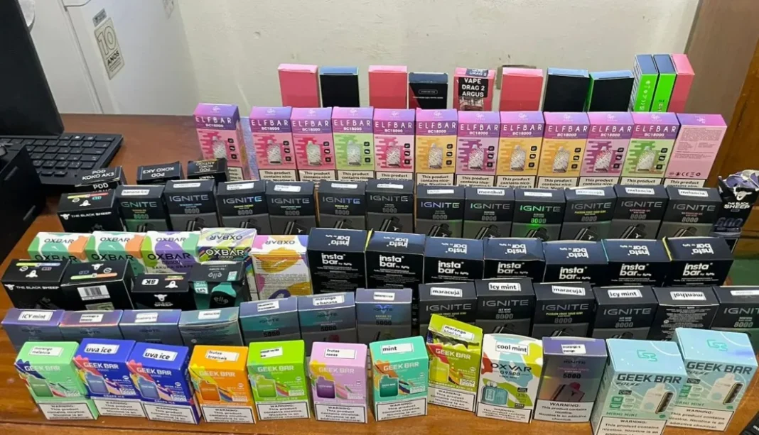 Polícia Civil apreende cigarros eletrônicos e maconha em Cerejeiras