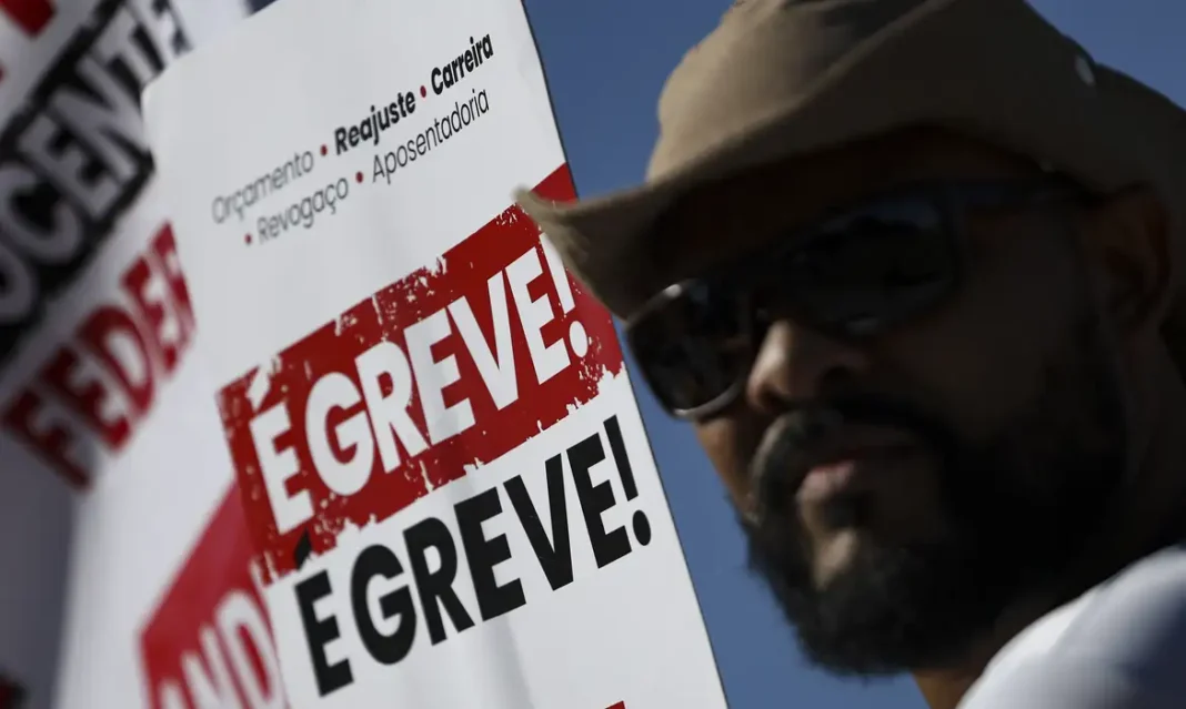 Universidades federais decidem pelo fim da greve