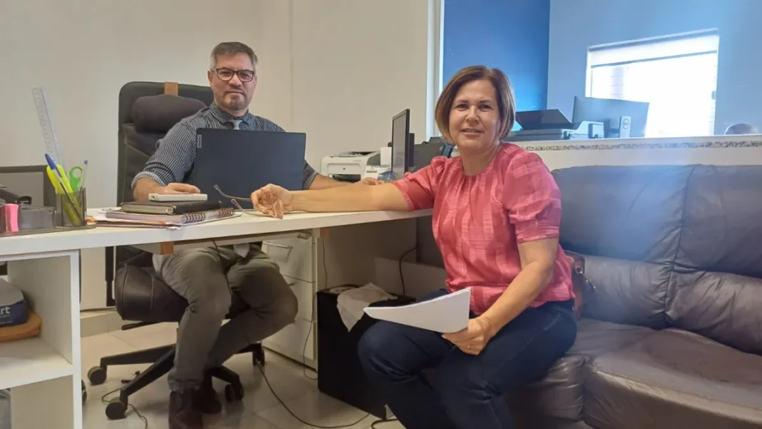 Escola homenageia professora de Cacoal por 37 anos dedicados à educação