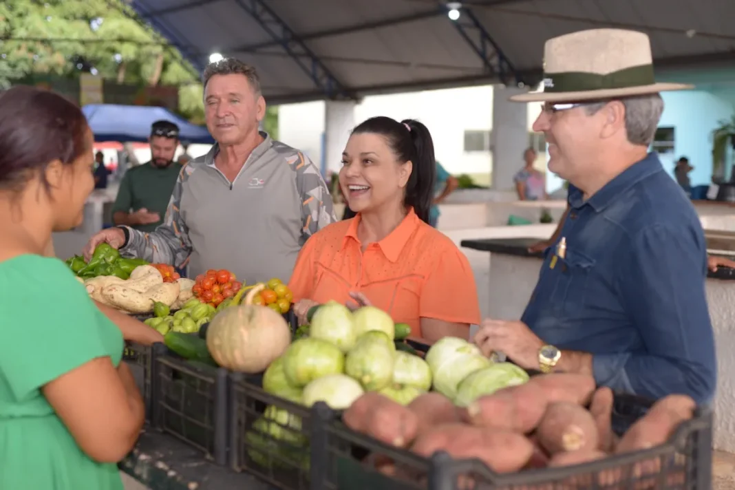 Vilhena: Raquel Donadon visita feirantes e diz ter ouvido relatos de abandono da prefeitura