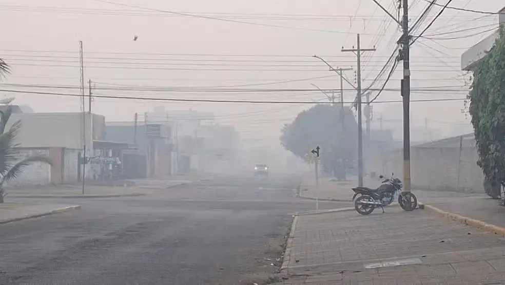 Vilhena amanhece com densa camada de fumaça nesta sexta-feira