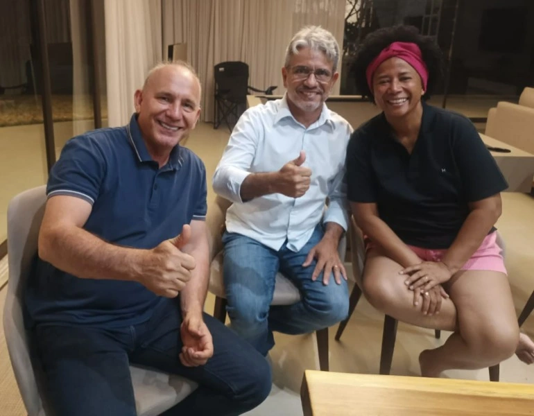 Deputada declara apoio a Sinésio José e participa da caminhada do 44 em Cerejeiras