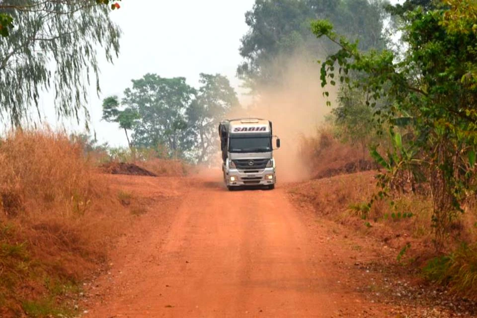 Ezequiel Neiva garante segurança e eficiência em estradas vicinais com tubos armcos