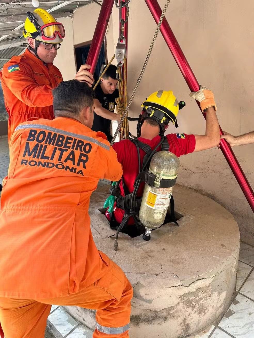 Acusada de furto, servidora pública joga medicamentos controlados no poço em RO