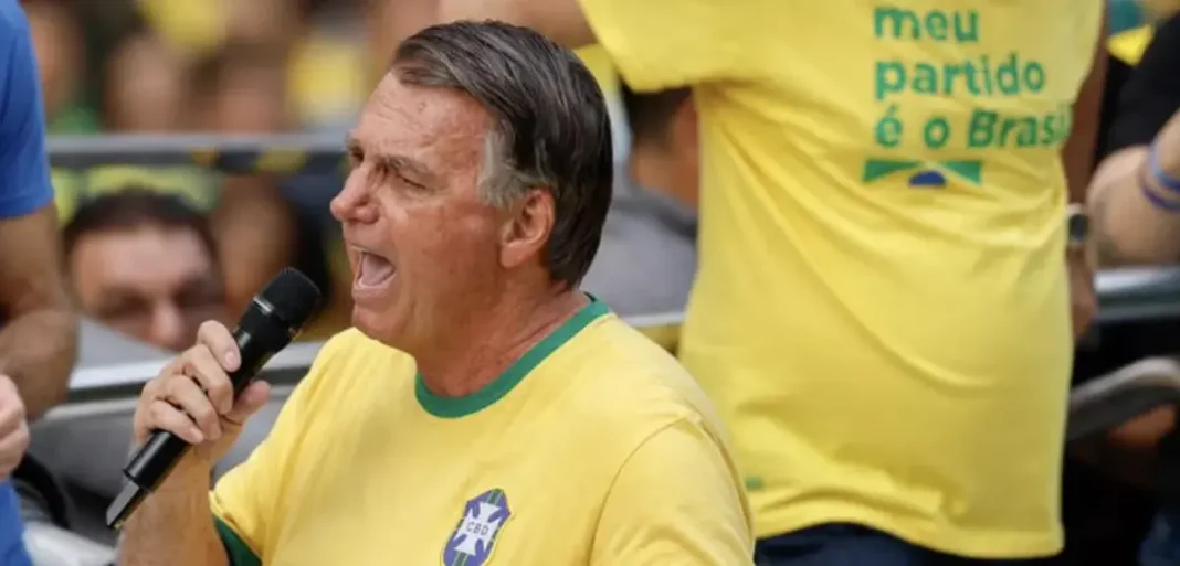 Flopou: ato pró-anistia em Copacabana reúne 2% do público previsto