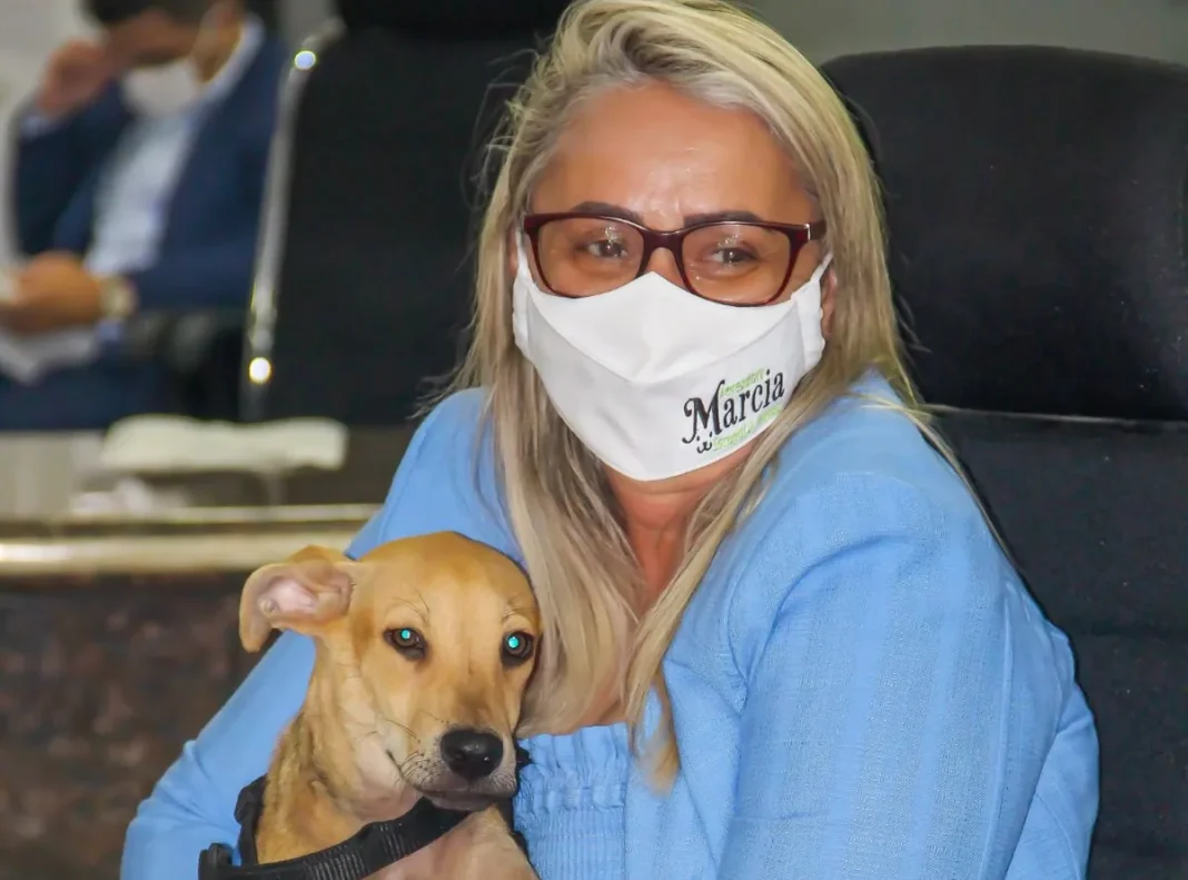 “Defensora dos animais”, vereadora é acusada de desviar recursos via ONG em Rondônia