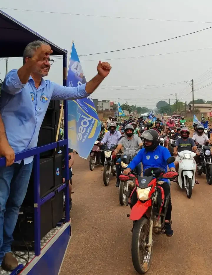 Em Cerejeiras, Sinésio e Valdir Carlos comandam a maior carreata da história de Cerejeiras