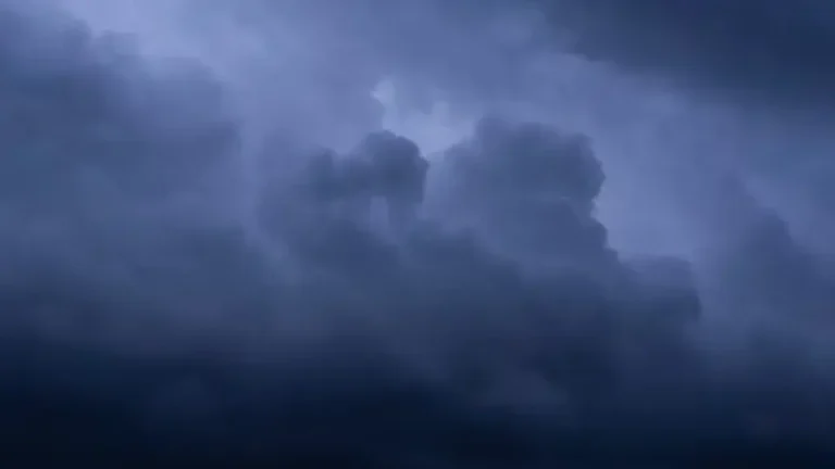 Domingo de chuvas intensas e trovoadas em RO