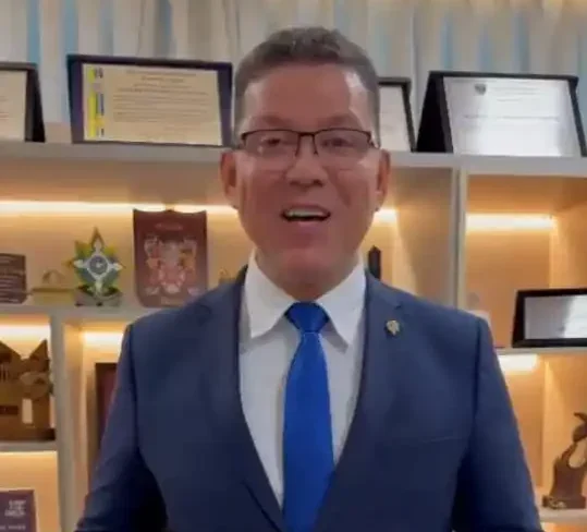 Em vídeo, governador Marcos Rocha agradece presente de estudantes vilhenenses