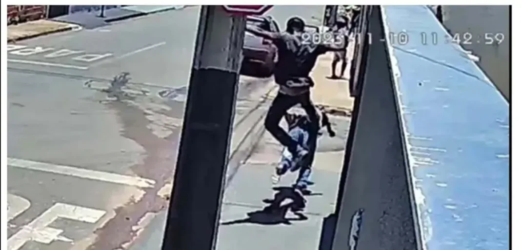 Homem que matou idoso com voadora é condenado a mais de 20 anos de prisão