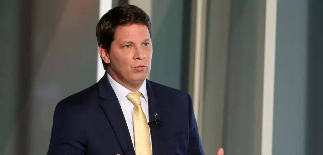 Mário Frias se revolta com prisão de general e diz que “toda mística de combatentes destemidos é uma farsa”