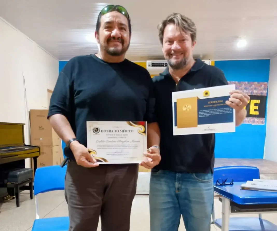Professor é homenageado com diploma de Honra ao Mérito por contribuição à arte e cultura