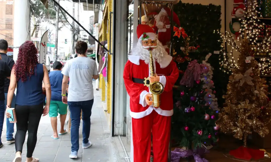 Mesmo com juros altos, vendas de Natal superam expectativas