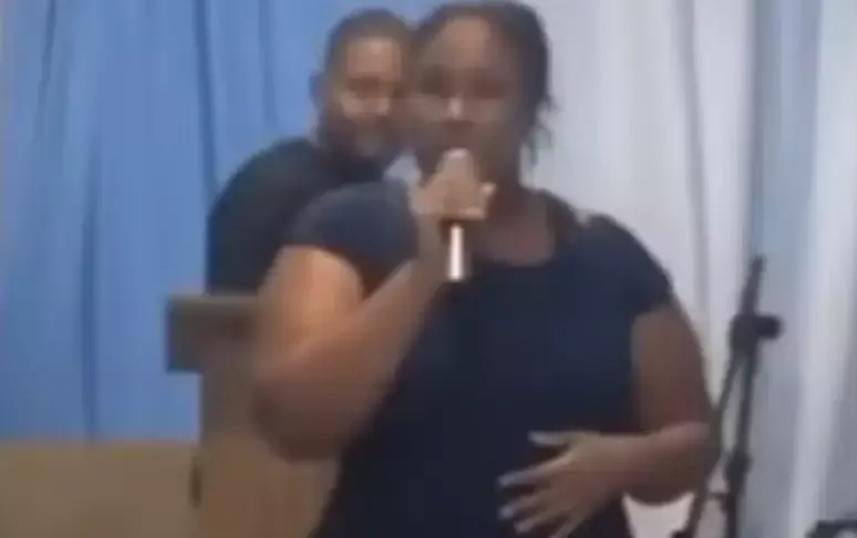 Traída por marido pastor, mulher desmascara ele em culto, viraliza e ganha mais de 400 mil seguidores
