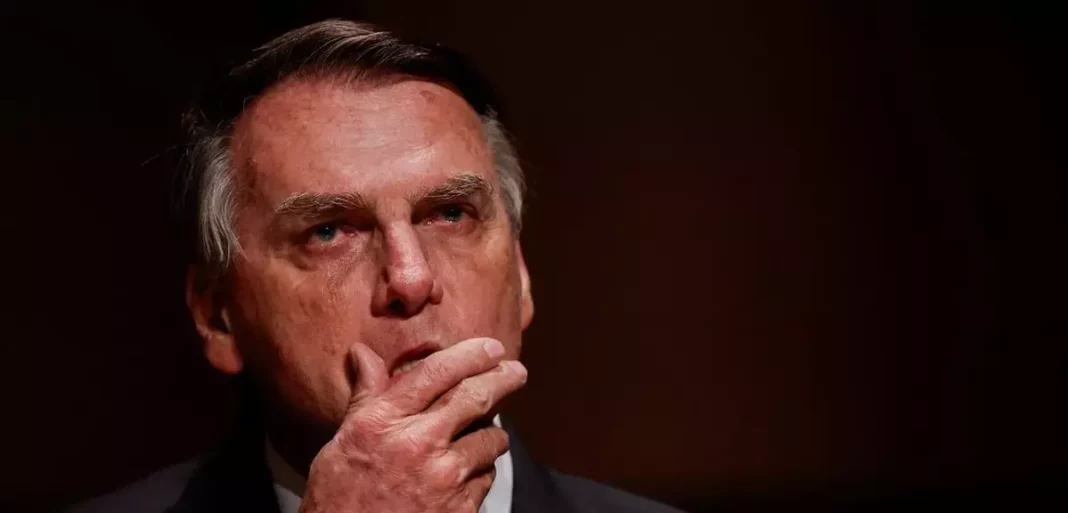 Bolsonaro surta e fala em bomba atômica do Brasil com a China