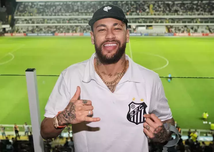 Com desempenho fraco e marcado por lesões, Neymar anuncia volta ao Santos