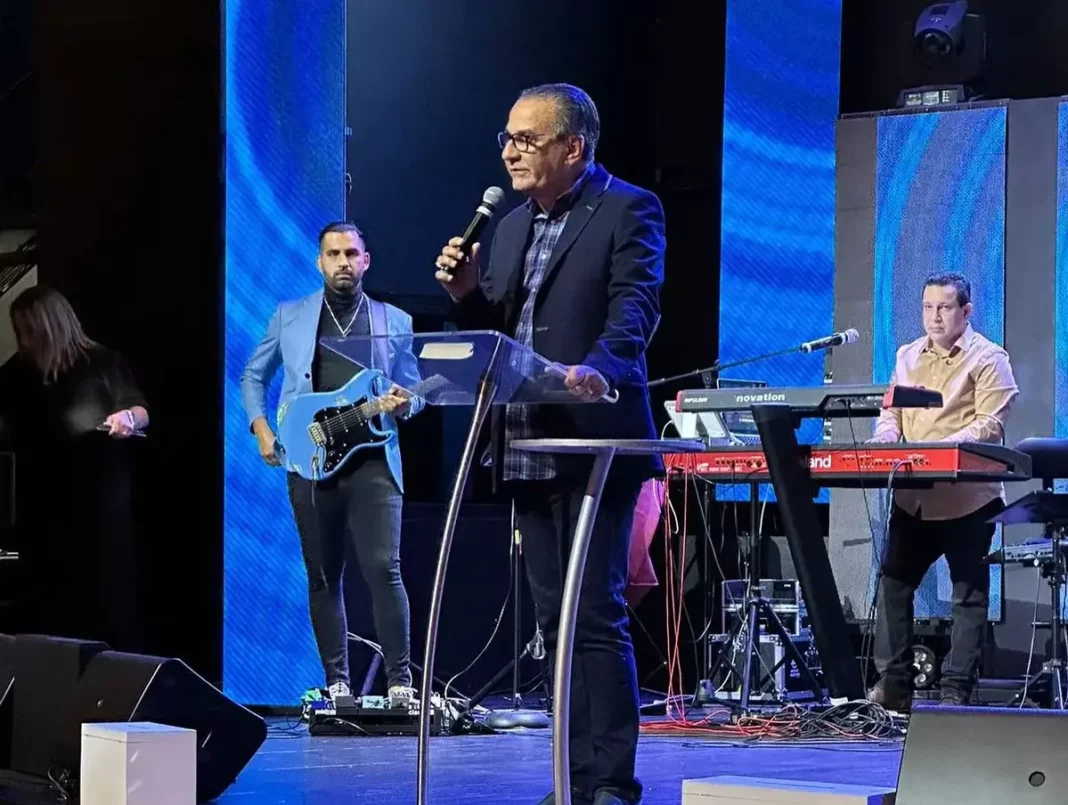 Igrejas evangélicas dos EUA esvaziam com deportações de Trump e pastores se desesperam