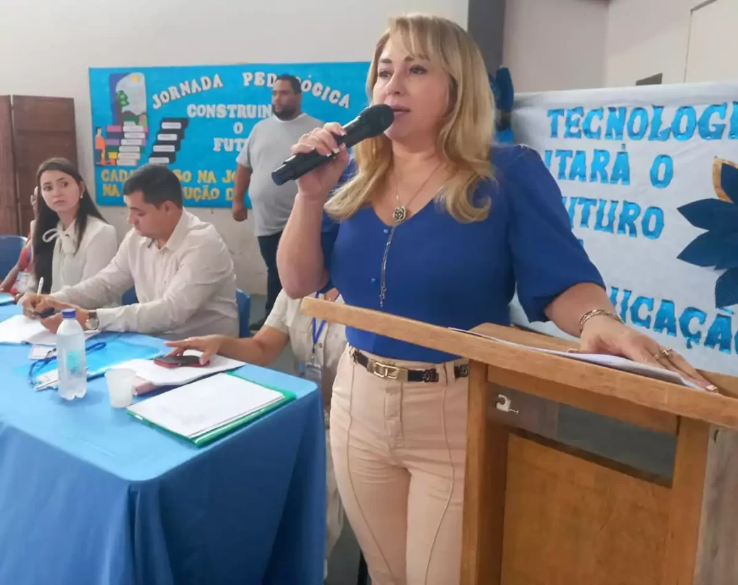 Superintendente de Educação participa da abertura da Jornada Pedagógica em Chupinguaia