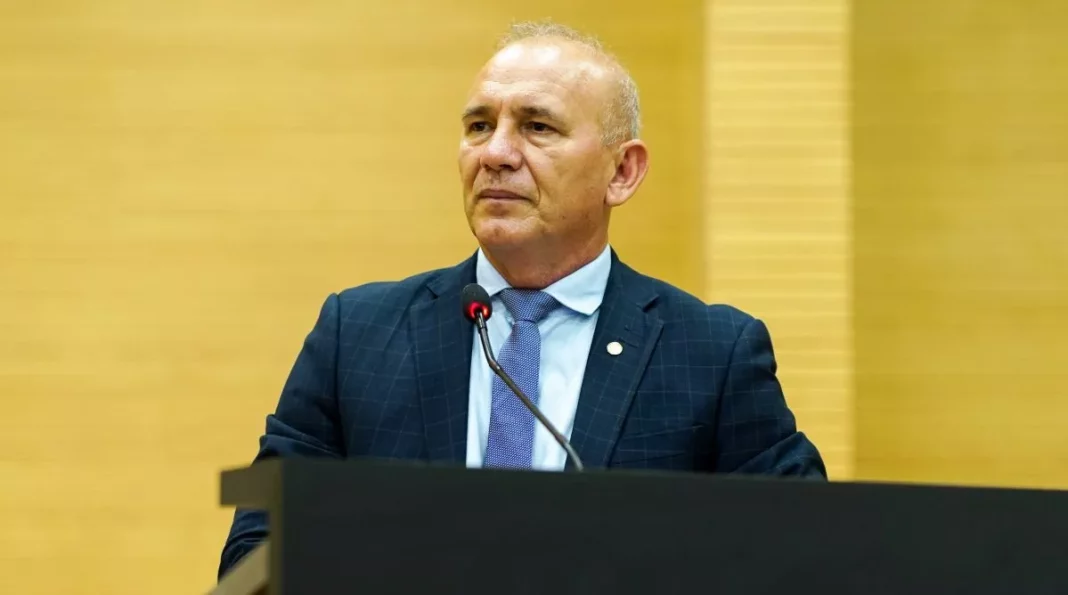 Ezequiel Neiva critica longas filas enfrentadas pelos caminhoneiros em Porto Velho