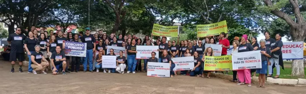 Servidores da educação paralisam atividades e cobram valorização no Cone Sul