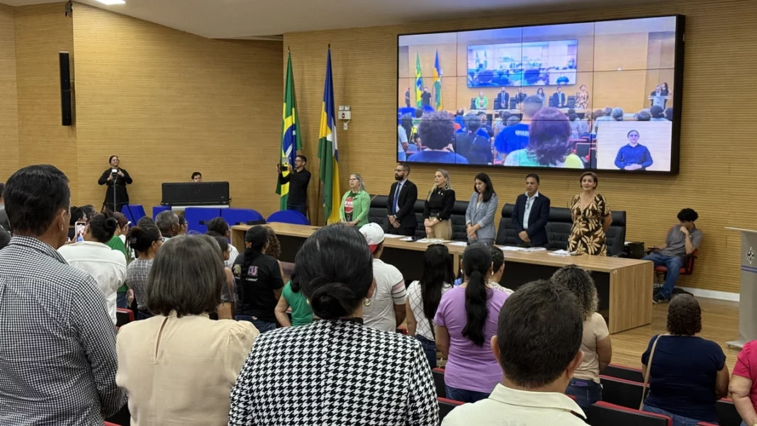 Trabalhadores em Educação paralisam no Cone Sul e criticam ausência de deputados em audiência na Assembleia