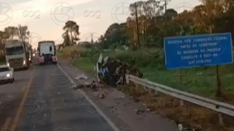 Colisão entre carreta e carro de passeio deixa uma vítima fatal na BR-364