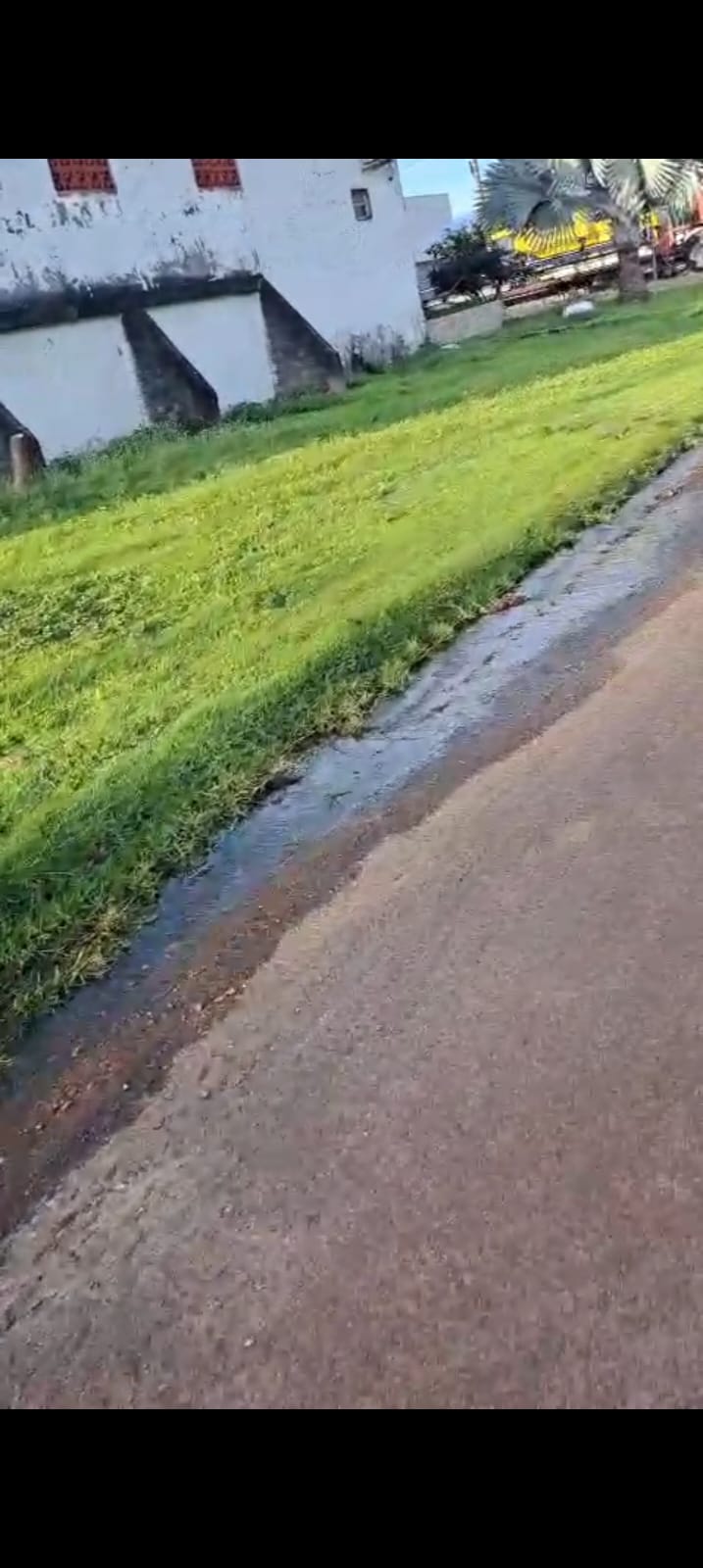 Morador denuncia desperdício de água em Chupinguaia e cobra providências