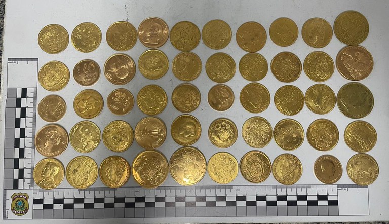 PF prende homem transportando 50 moedas de ouro no Aeroporto Internacional Salgado Filho