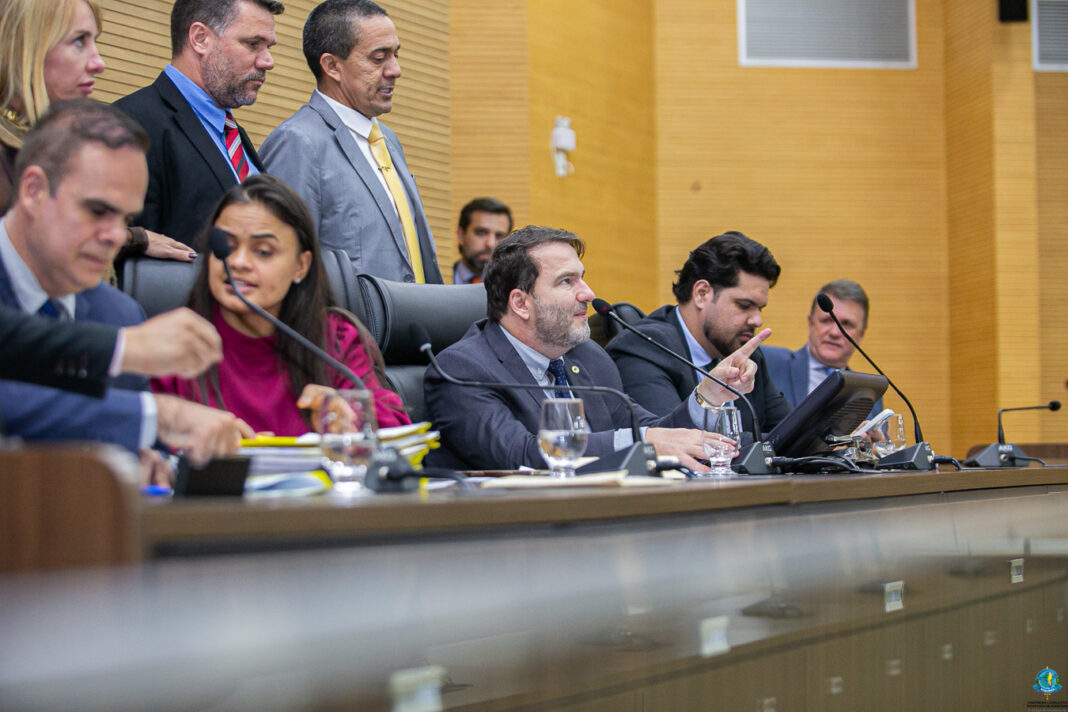 Lei aprovada pela Assembleia Legislativa garante valorização e modernização das carreiras da saúde no Estado